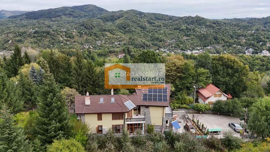 Vedere padure, panouri solare si fotovoltaice, pompa de caldura,  semineu - 2