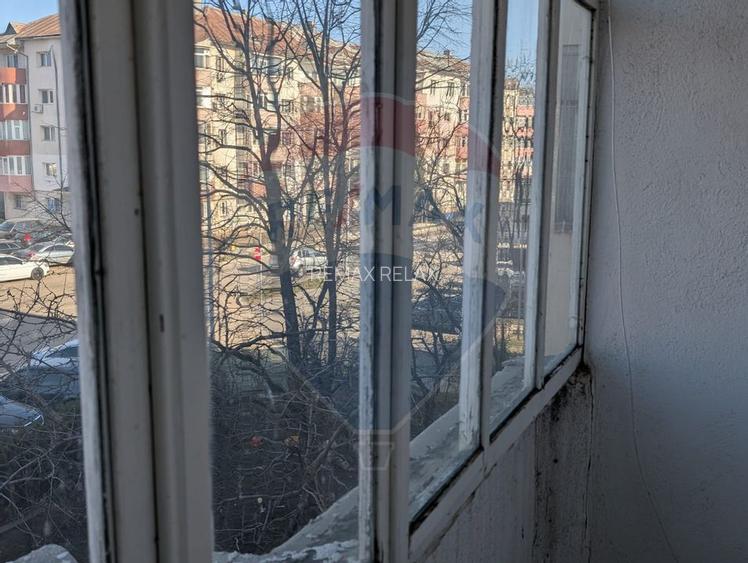 Apartament cu 3 camere de vânzare în zona Periferie - 3