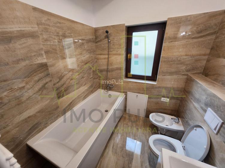 Timisoara. 914 Teren. 7 Bai. 2 Garaje. Zona Ciarda Rosie. Posibilitate rate - 10