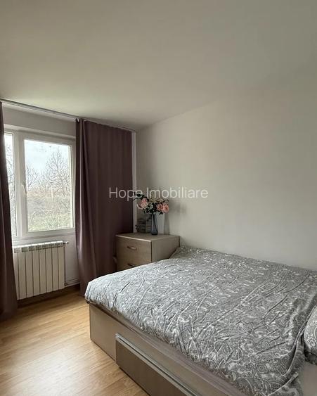 Bulevardul Basarabia - Metrou Costin Georgian - 2 camere , centrala proprie - 16