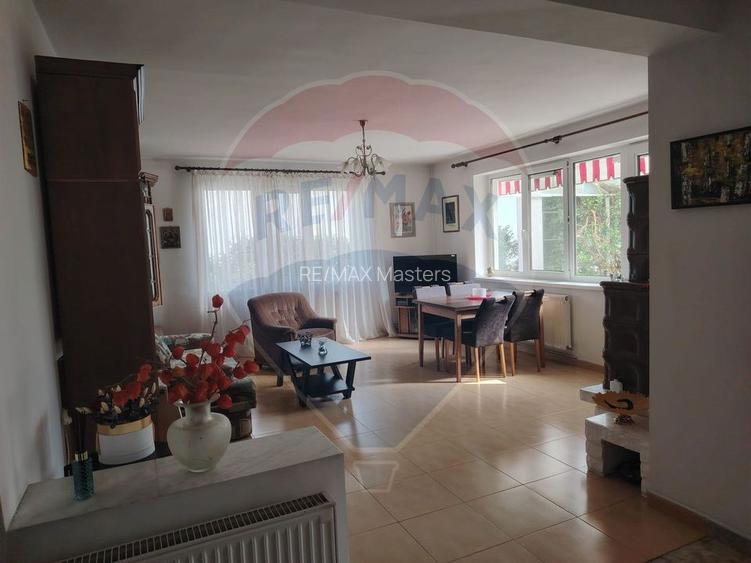 Casă / Vilă cu 8 camere de vânzare în zona Central - 6