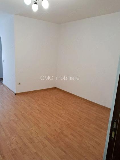 DE VANZARE  GARSONIERA ZONA LUJERULUI - 3