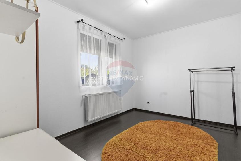 Casă cu 5 camere de inchiriat in Sofronea,Arad - 11