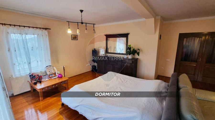 Casă / Vilă de lux cu 2 garaje, 10 camere de vânzare în BAIA MARE - 12