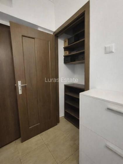 Apartament de vânzare cu 2 camere - zona Capitol - decomandat - 2