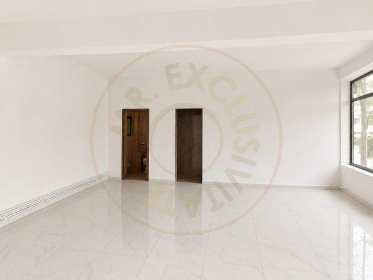 DE INCHIRIAT - renovat - parter si etajul 1 - stradal