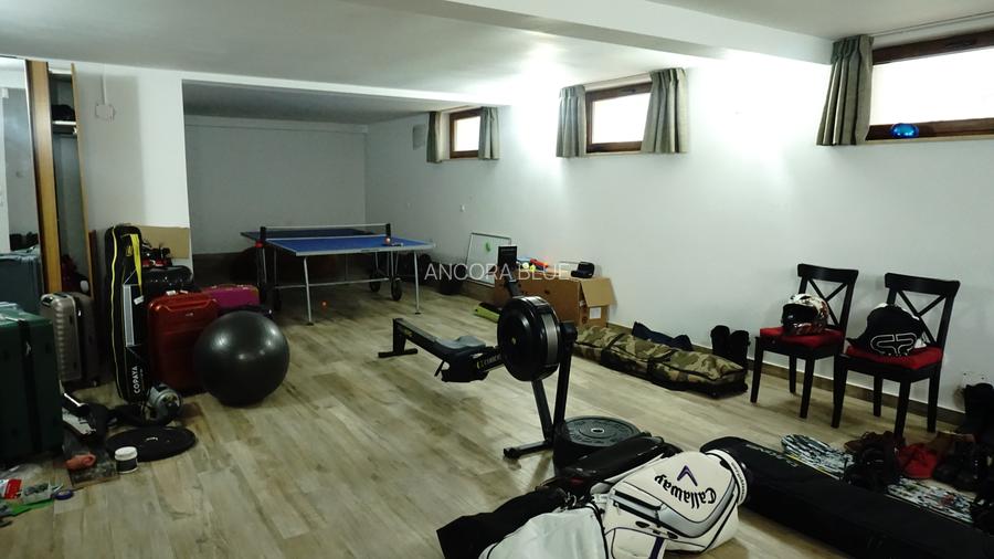 Vila superba in Padurea Baneasa, curte 5000 mp, piscina exterioara - 35