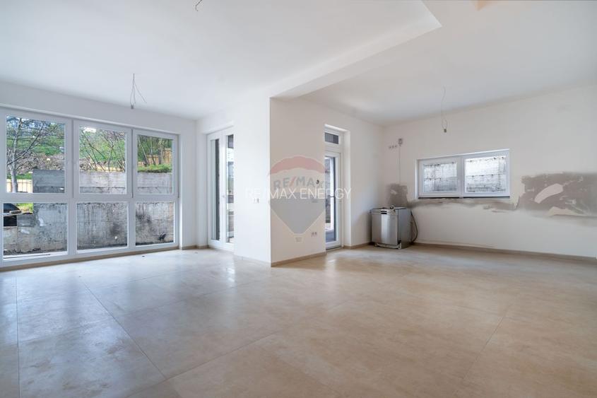 Casă / Vilă cu 6 camere de închiriat în zona Dambul Rotund - 7