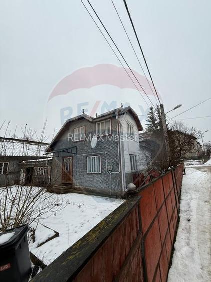 Casă cu Teren de Vânzare în Gura Humorului – strada Pajiștei - 11