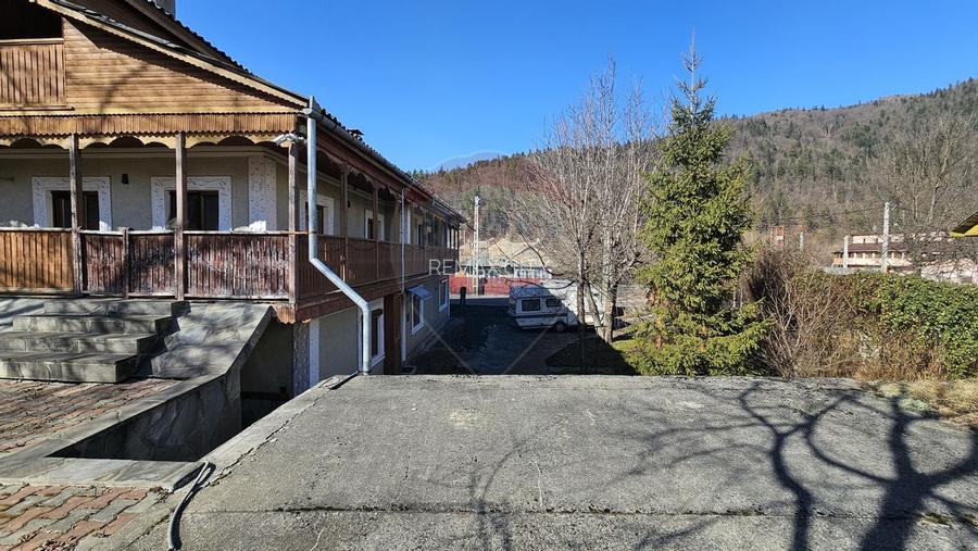 Casă solidă din cărămidă, mobilată, garaj, teren generos – Tarcău - 3