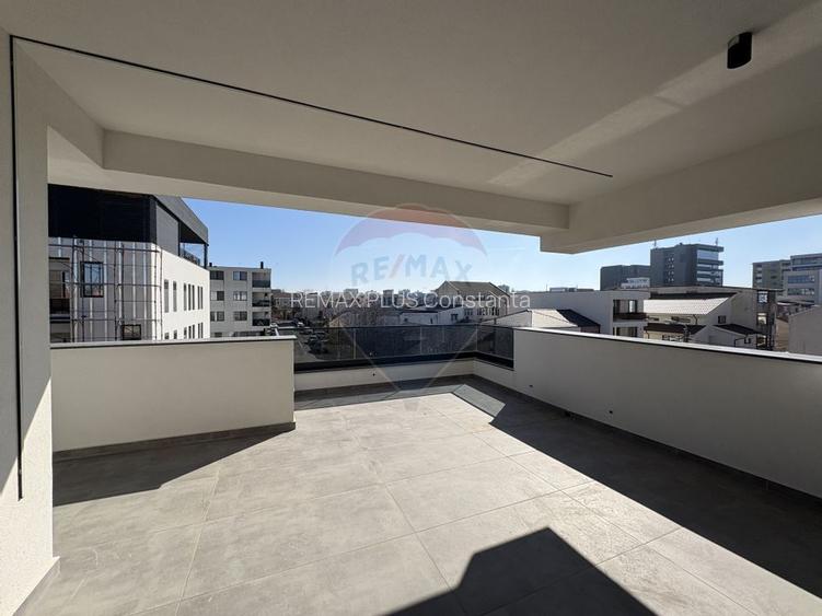 Casă / Vilă cu 8 camere de închiriat în zona Faleza Nord - 22