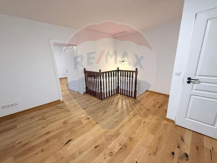 Apartament 4 camere, pe 2 niveluri si curte comuna în Centru - 6