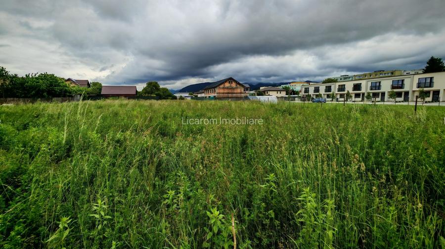 BARTOLOMEU,intravilan,intre case,suprafata de 774 mp,constructii P+2 - 13