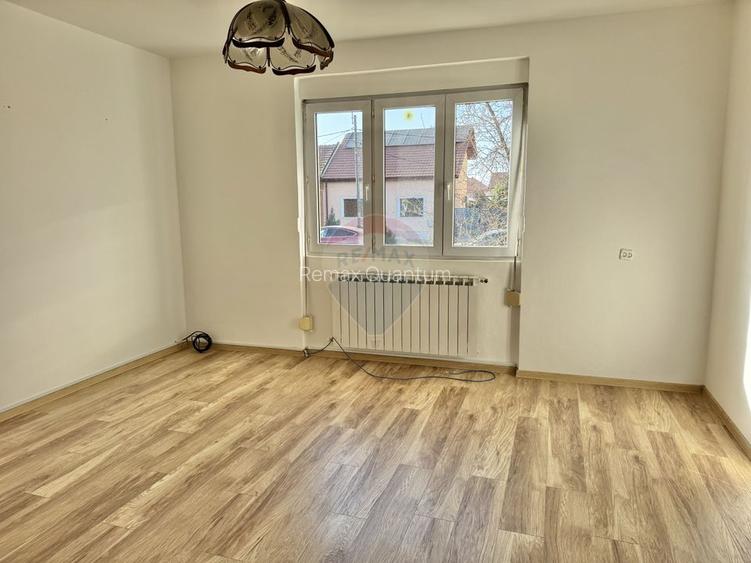 Casă / Vilă cu 6 camere de închiriat în zona Iosia - 13