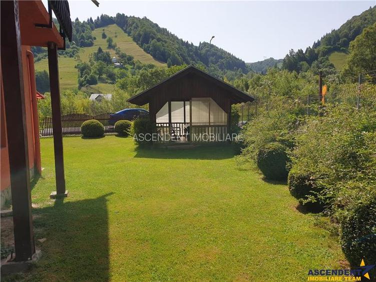 FILM! Pensiune in decor de poveste, loc de istorie si legenda, Moieciu de Jos, B - 15