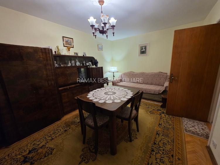 Titan, 5 minute metrou, strandul Cara, pe strada Stanila, bloc H, 4 etaje - 10