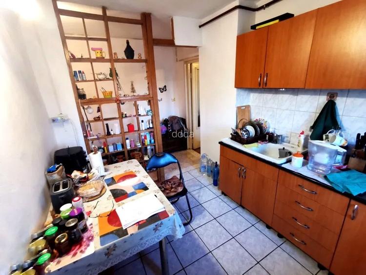 Vând apartament dambovita 3 camere  - 4