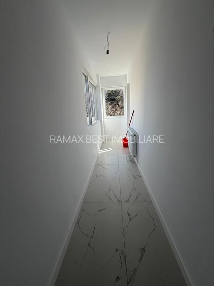 Titan, parcul Titanii, pe Zavideni, 10 minute metrou, renovat complet, bloc 4 et - 2