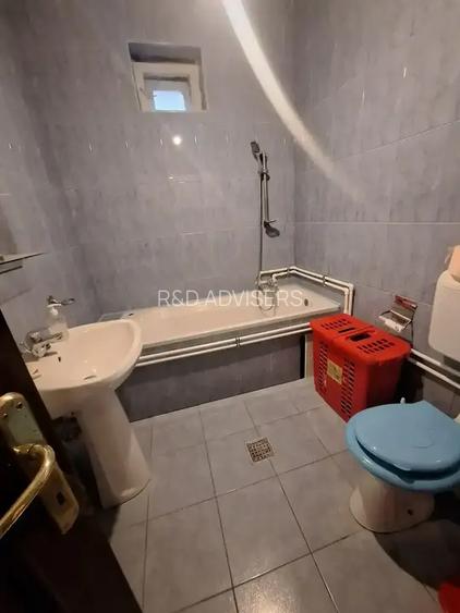 Casă cu teren – ideală pentru spații comerciale / birouri – Sector 4 - 8