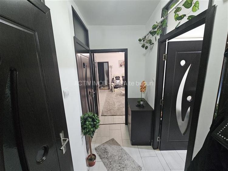 Resita, 3 Cam. Cf. 1, Et. 1, Bulevard, Micro 4 - 20