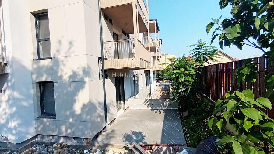 Bloc nou, S+P+5E, cu 19 apartamente, cu 1,2 si 3 camere,  zona Central - 6