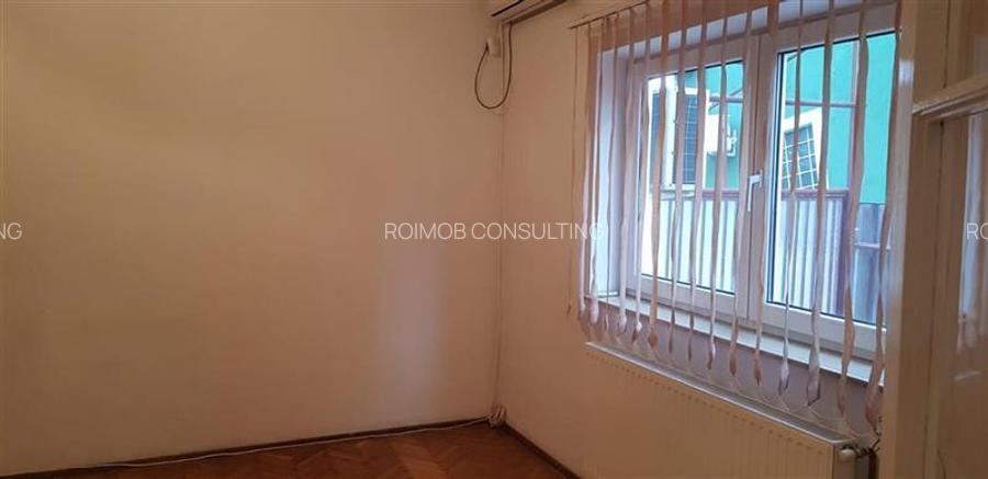 Piata Muncii stradal parter de vila 3 camere 60mp, pretabil birou