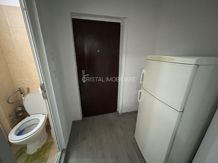 Garsonieră modernă, pat matrimonial, etaj intermediar, preț excelent - 6