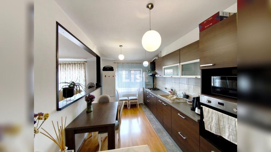 Apartament cu 2 camere Semicentral cu parcare - Comision 0%