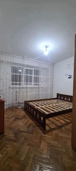 De vanzare apartament cu 2 camere, central, Bloc BR, et. 2, 76.000 euro