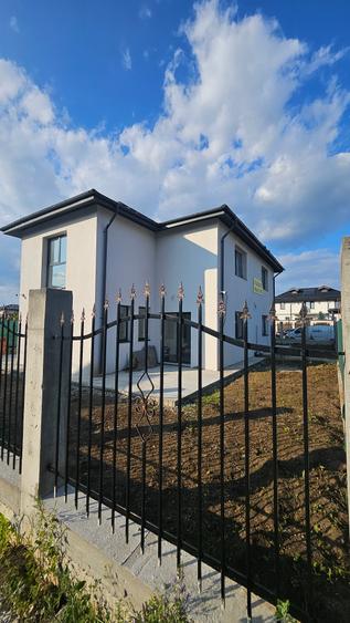 Duplex pe strada Fluturilor 110000+TVA,cu centrala pe gaze si pompa de caldura