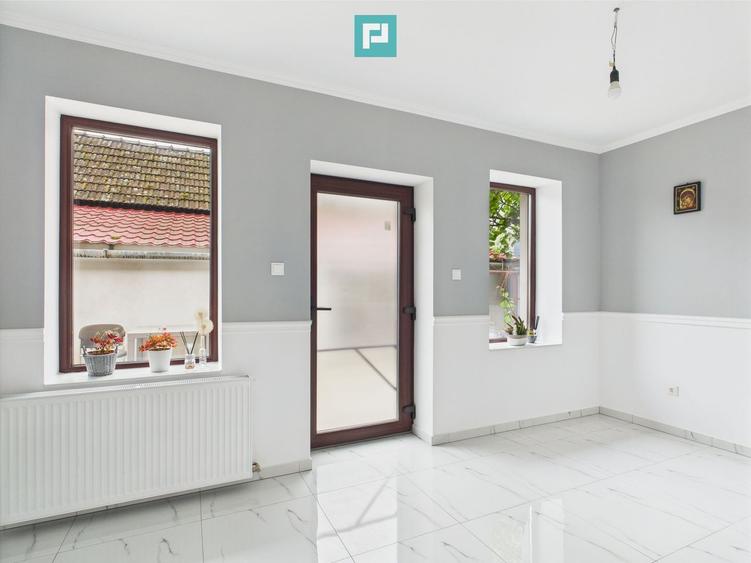 Casă Individuală cu spațiu comercial - Variaș