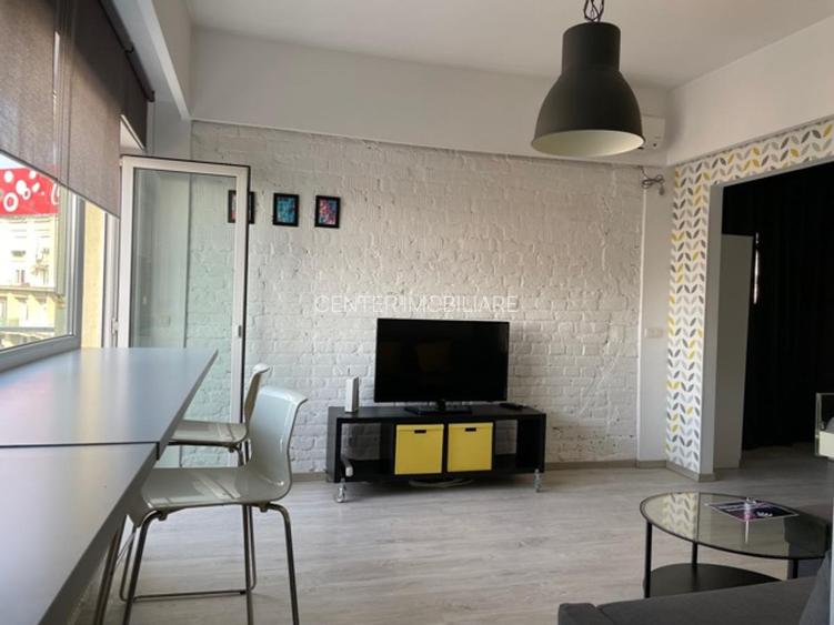 Piata Romana, 2 camere cu vedere superba, terasa, centrala proprie - 23