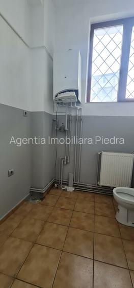 Inchiriez spatiu comercial situat in Strand, in zona de blocuri, suprafata 188m - 7