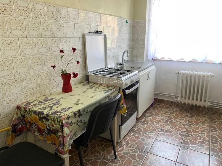 Apartament cu 2 camere, etajul 3/4, zona Podu Ros - 5