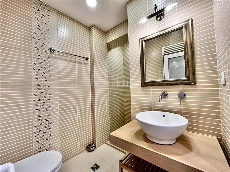 Apartament Decomandat Central cu 3 Camere potrivit unei S.C. - 12