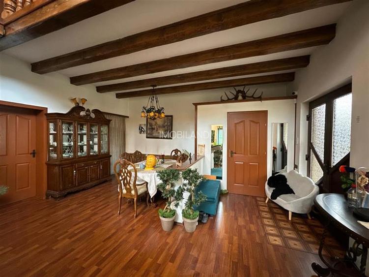 Casa individuala cu teren de 700 mp, cu garaj, langa Muzeul Apei, in Floresti - 2