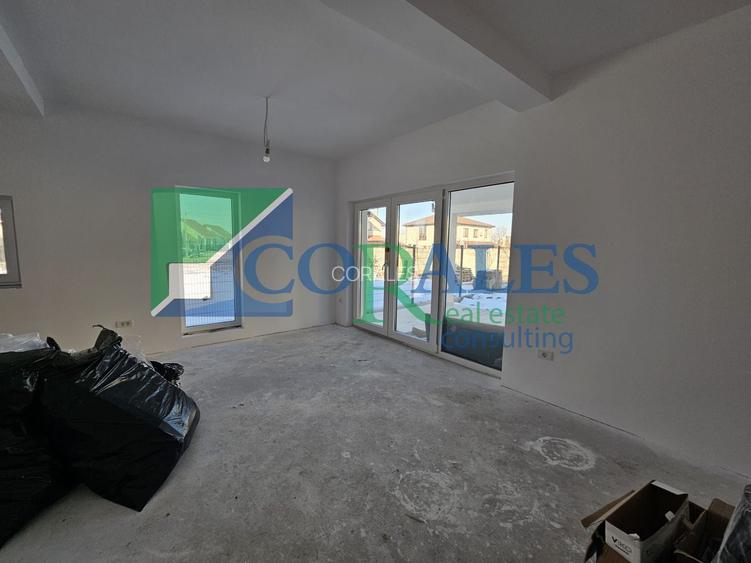 Despartit prin casa scarii! Zona buna! Asfalt! Toate utilitatile! - 12