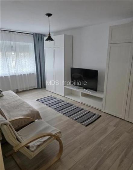 Decomandat la etaj 1 cu centrala propie - 7