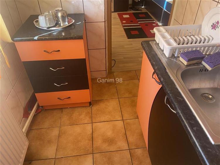 Garsoniera , zona B-dul Independentei , et 2 , 32 mp , decomandata , mobilata si - 13