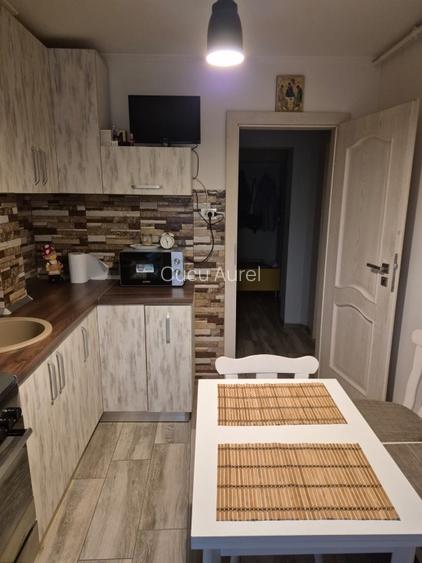 Apartament 3 camere decomandat Năvodari, 64 mp, centrală proprie, AC, etaj 2 - 4