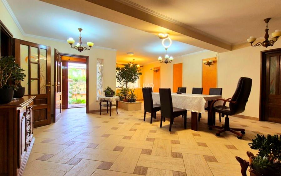 Cauți o casă mare sau spațiu pentru business? Aici le ai pe ambele! - 21