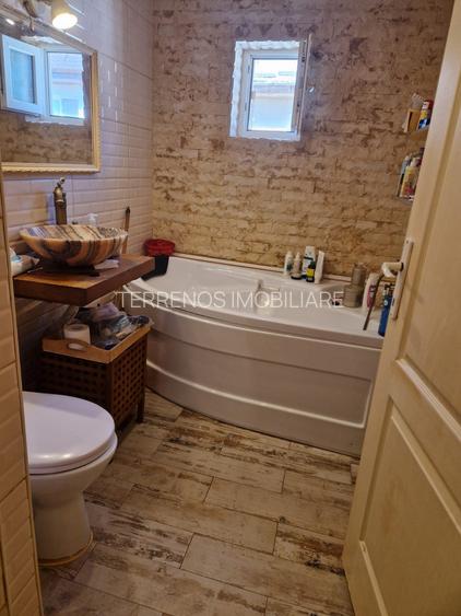 Apartament 2 camere zona Panda , etaj 4 cu sarpanta din constructie