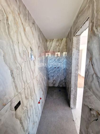 Casă / Vilă cu 8 camere de vânzare în zona Balaur - 45