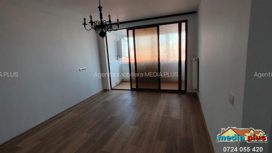 Apartament 3 camere semidecomandat de vânzare – Micro 16 - 3