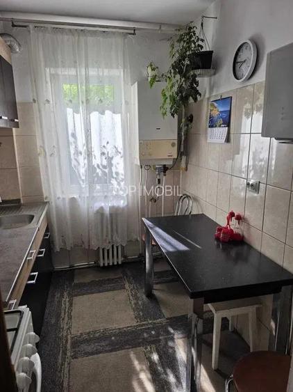 Apartament cu 2 camere, etajul 3 - Pacurari - 5