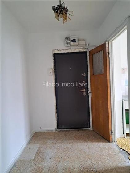 Vanzare apartament 3 camere metrou 1 Decembrie 1918 - 2