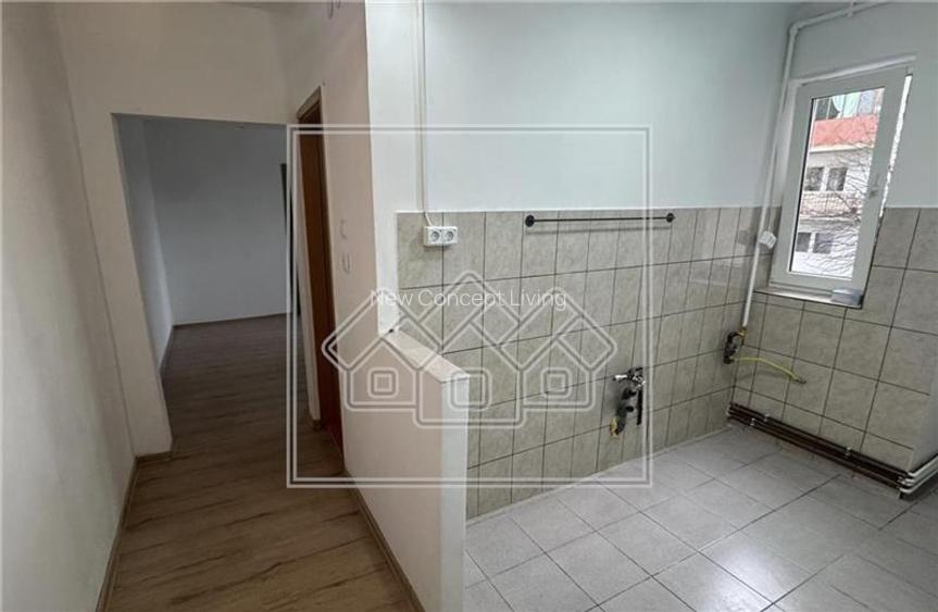 Apartament de vanzare in Sibiu - 3 camere, balcon, et. 1 - - 3