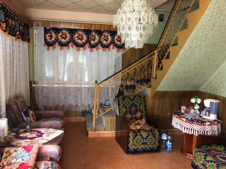 Vand casa cu etaj, dependinte si anexe gospodaresti - 3