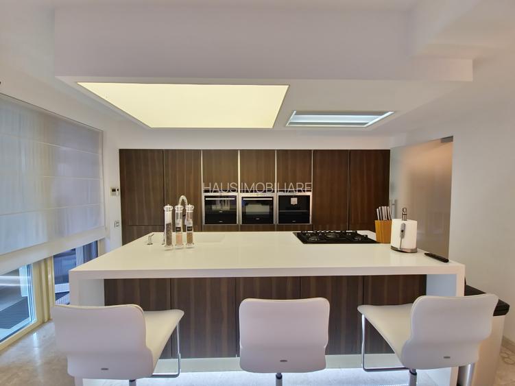 Vila deosebita  la un pas de mare mobilata si utilata - 53