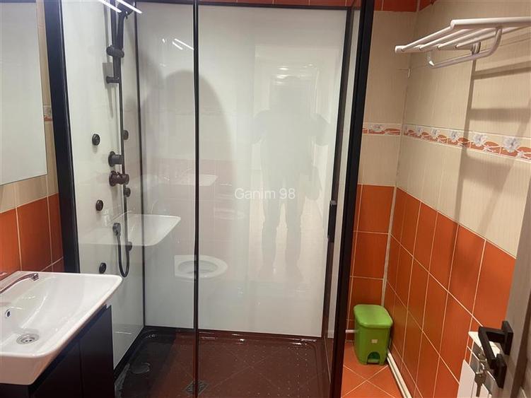 Apartament 3 camere de inchiriat , zona Scoala nr 2- Piata Moldovei decomandat , - 15